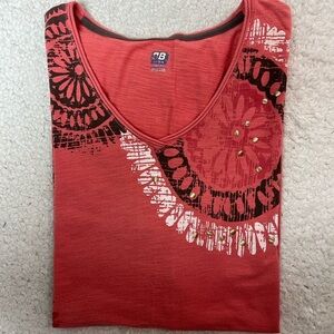 SB V-Neck Red, Black, White Graphic Women's Short Sleeve Top Size: XL